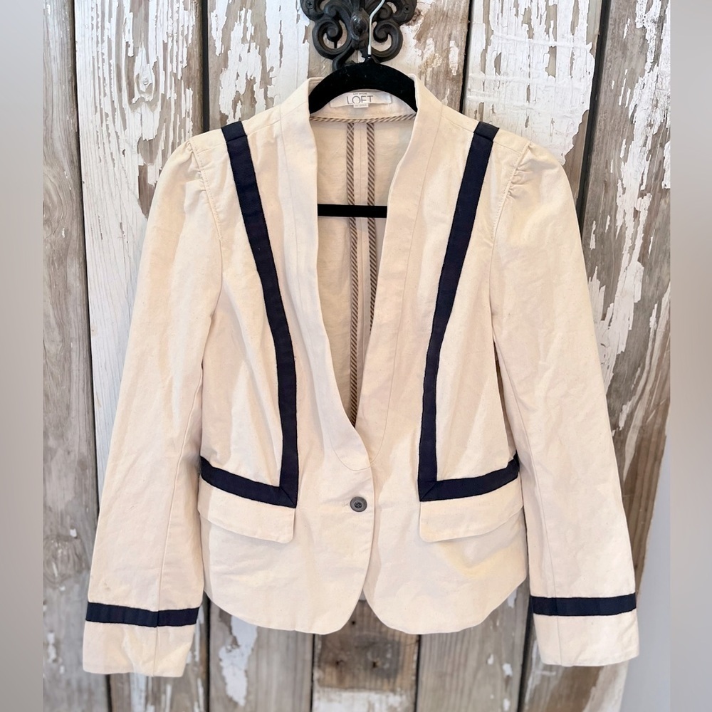 Ann Taylor Loft Tan & Navy blazer size 8P